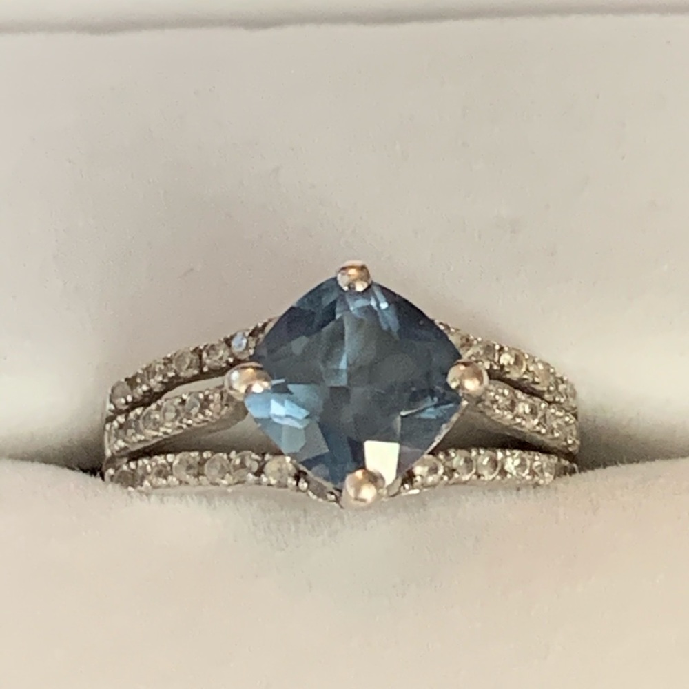 Beautiful sterling silver topaz with white sapphire ring